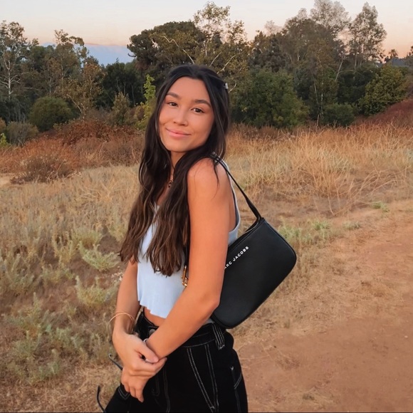 Meet your Posher, Hannah - Picture 2 of 2